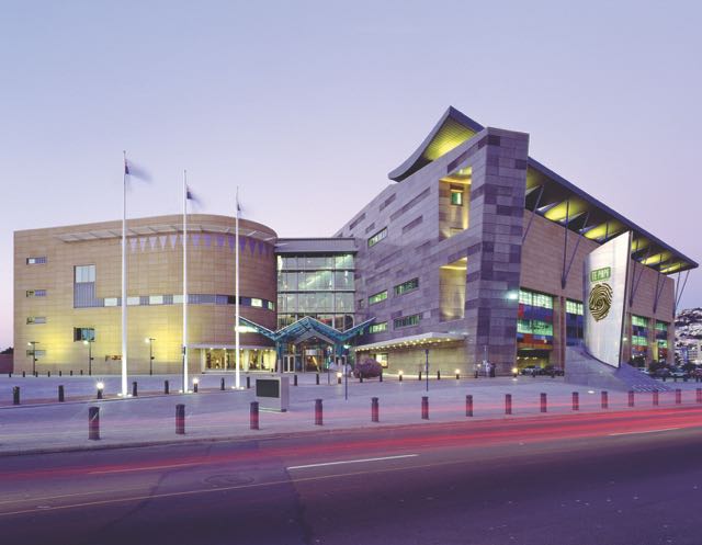 Te Papa visitor numbers fall again as borders stay shut